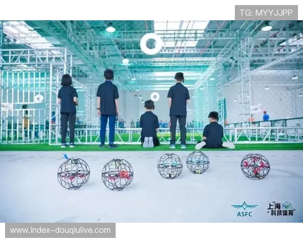 无人机足球世锦赛针对银发族设简化操作界面 推动科技体育全民参与 无人机足球世锦赛针对银发族设简化操作界面 推动科技体育全民参与