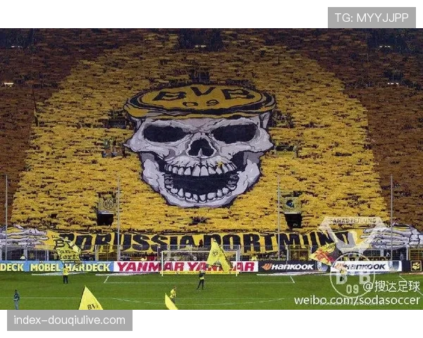 球迷文化观察：多特蒙德南看台展示巨型TIFO，主题为“飞翔的边翼”
